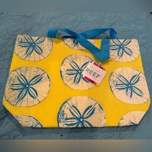 Two’s Company Reef Thermal Tote. Keep your hot things hot and cold things cold!